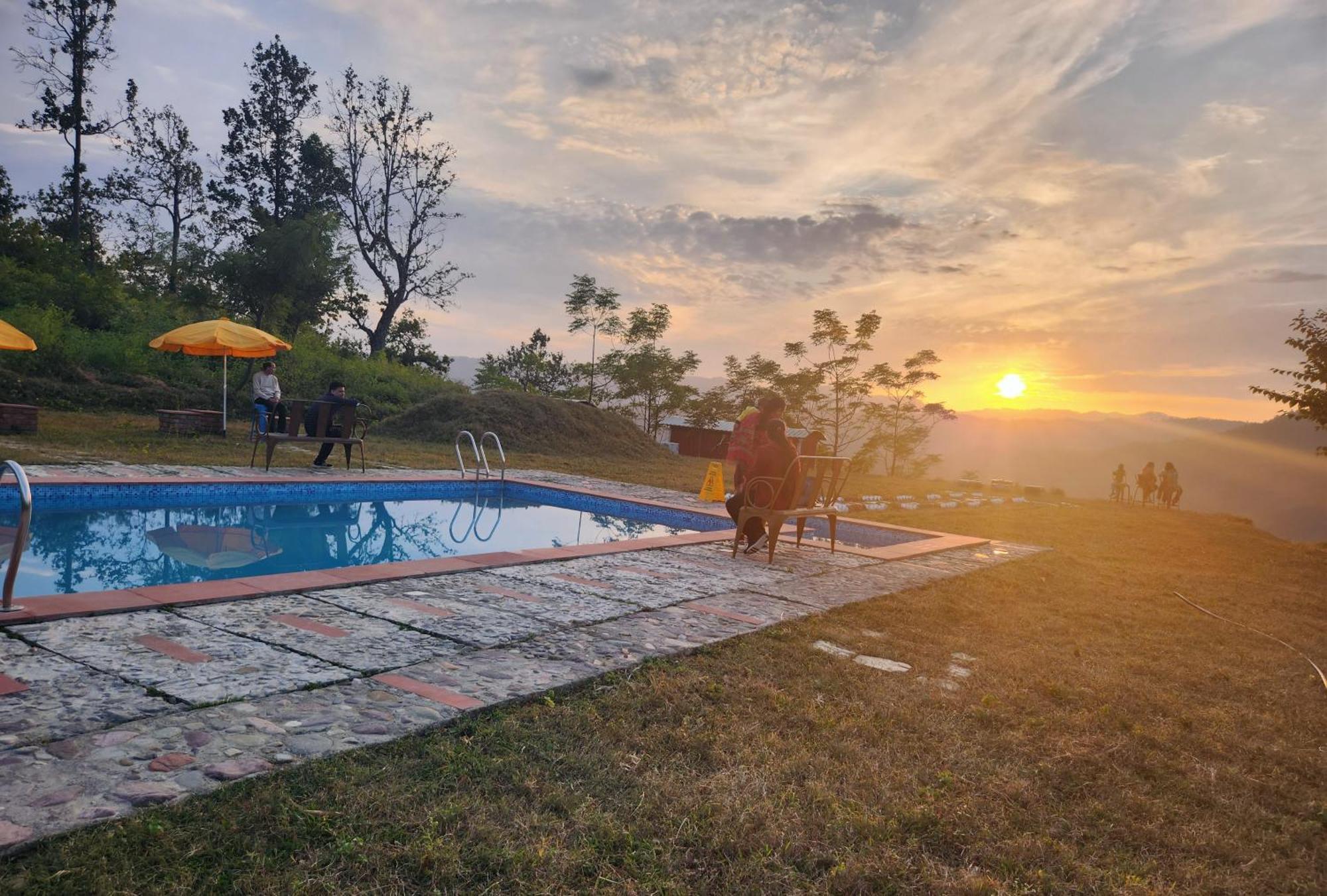 Lahermitage Resort Lansdowne Bagian luar foto