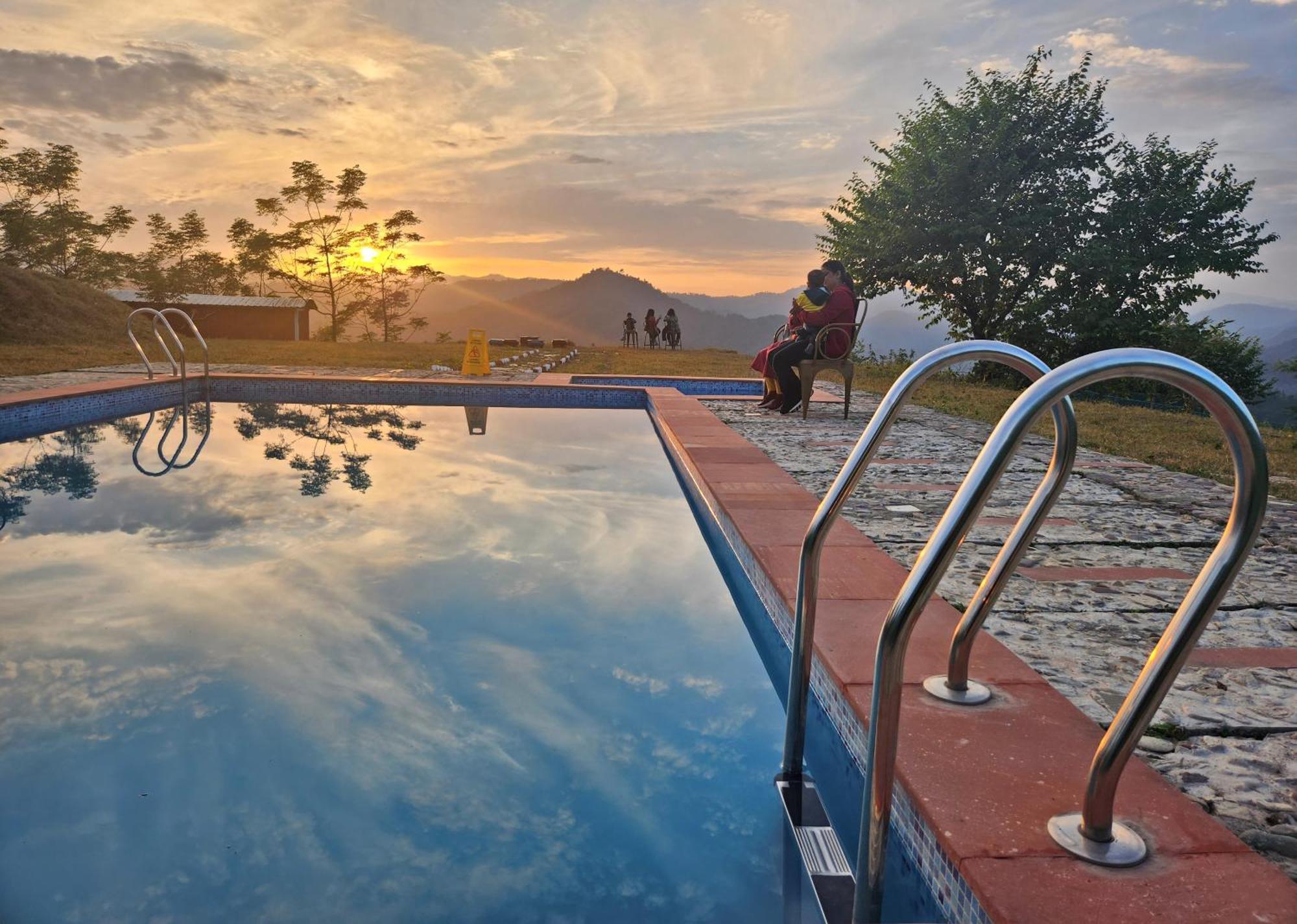 Lahermitage Resort Lansdowne Bagian luar foto