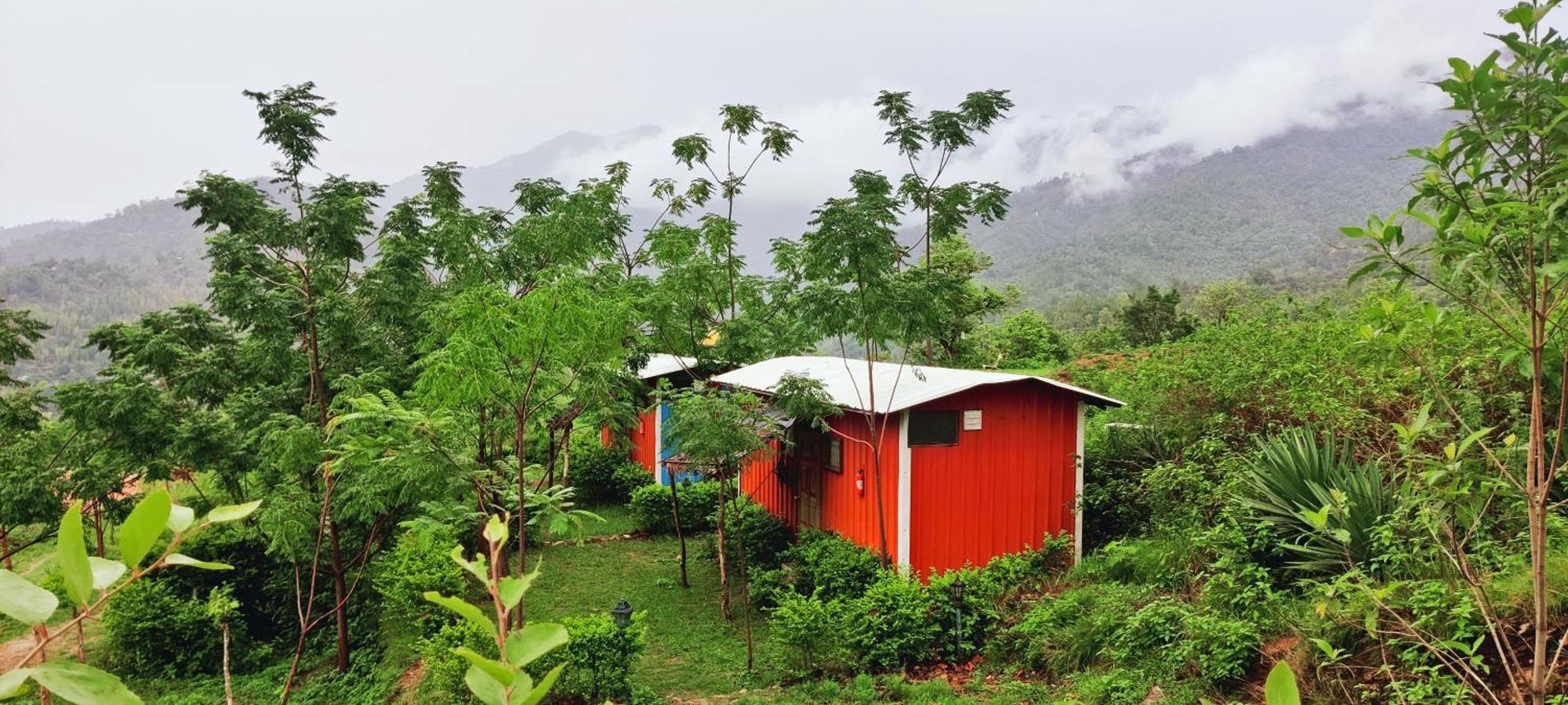 Lahermitage Resort Lansdowne Bagian luar foto